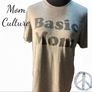 𝅺$5 add on item$ Mom Culture basic mom graphics in gray. Size medium